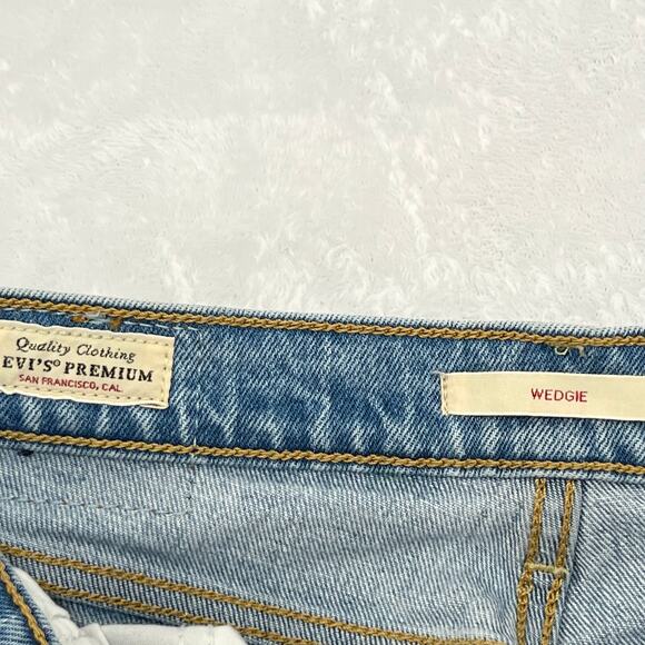 Levis Button Fly Wedgie Tapered Leg Denim Jeans Blue Light Wash Size 26 Retro - Picture 8 of 10